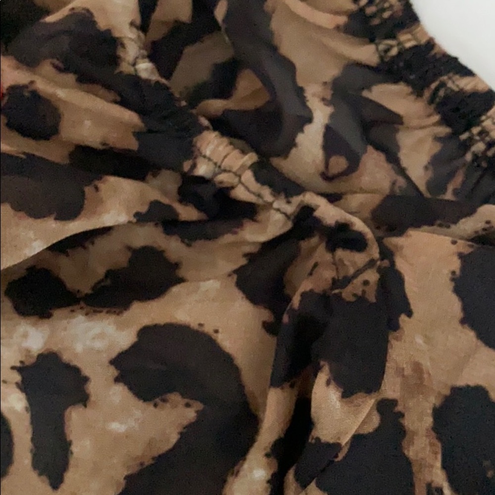 Leopard Crop Top!✨ - Picture 3 of 4